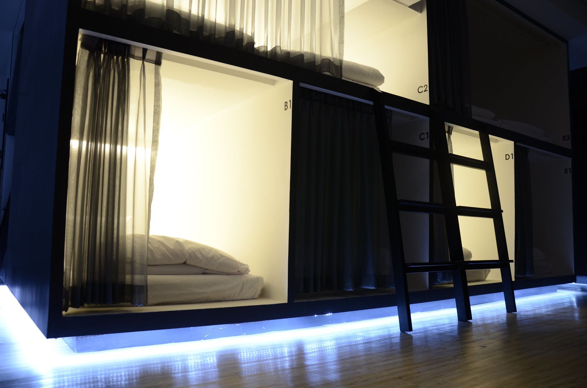 3 Howw Hostel At Sukhumvit 21 Bangkok Esterno foto