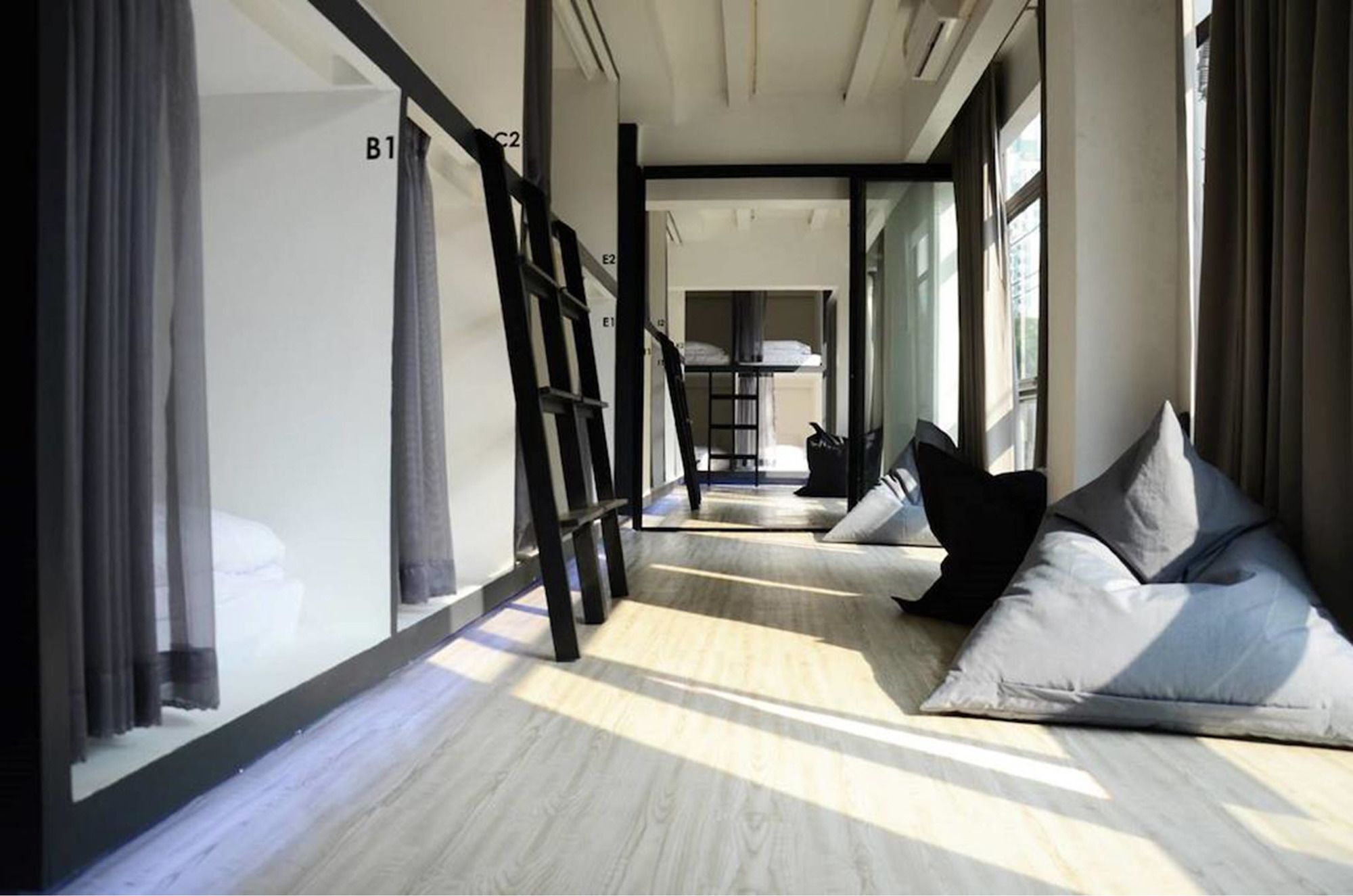 3 Howw Hostel At Sukhumvit 21 Bangkok Esterno foto
